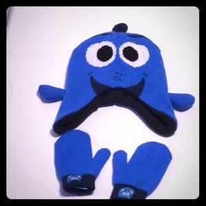 DISNEY DORY STOCKING HAT AND MITTENS